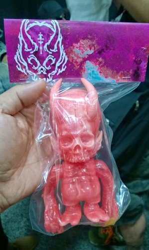 skullHevi - SDCC 2014 figure by Pushead, produced by Secret Base. Front view.