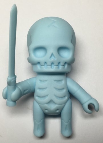 Skulltula Gaikotyu (Swordsman) (Pastel Blue) figure by Kinokeshi Shimomoku, produced by Jungle-Japan. Front view.