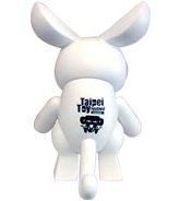 Snout - TTF 05 White figure by Touma, produced by Headlock Studio. Back view.