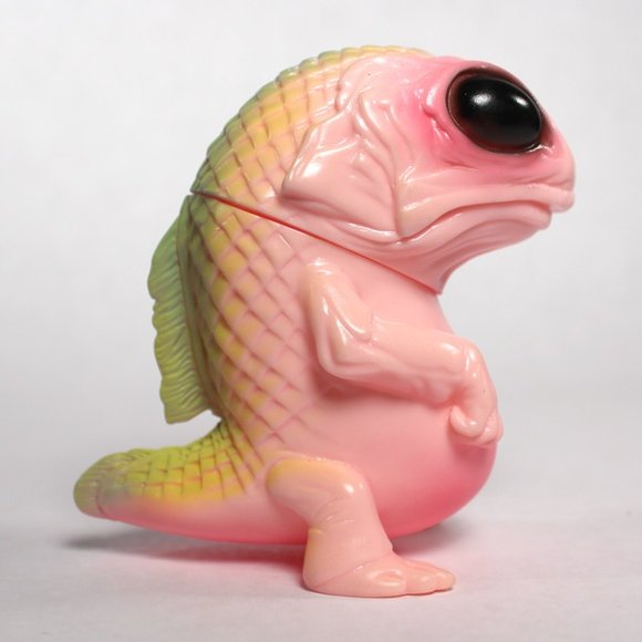 Snybora - Baby Mossback figure by Chris Ryniak, produced by Squibbles Ink + Rotofugi. Side view.