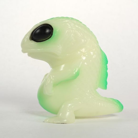 Snybora - SDCC GID Green figure by Chris Ryniak, produced by Squibbles Ink & Rotofugi. Side view.
