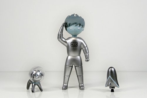 Space Boy-Alien version figure by Han Ning, produced by 6Hl6. Front view.