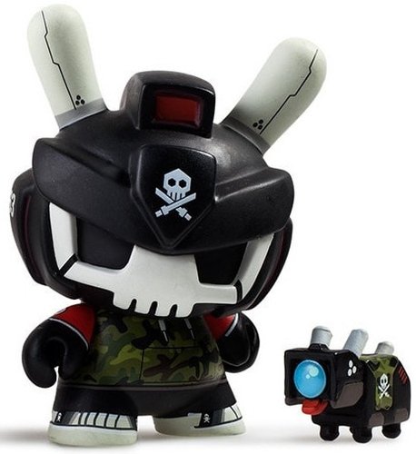 Srch + Destroy figure by Quiccs, produced by Kidrobot. Front view.