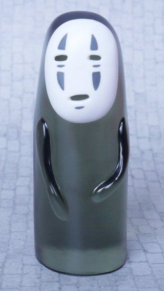 No-Face (Kaonashi) - Clear figure by Sander Dinkgreve, produced by Flawtoys. Front view.