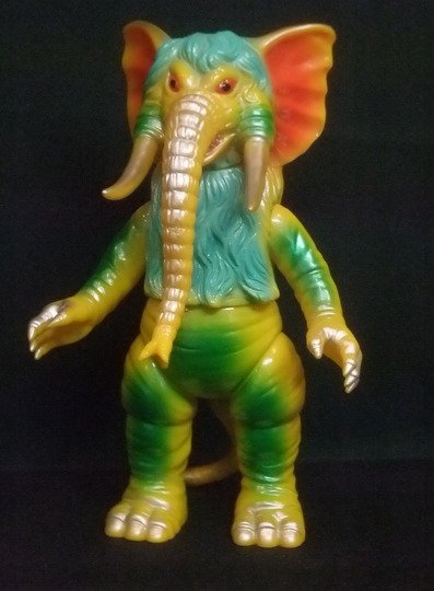 Taigon figure by Yuji Nishimura, produced by Yamanaya. Front view.