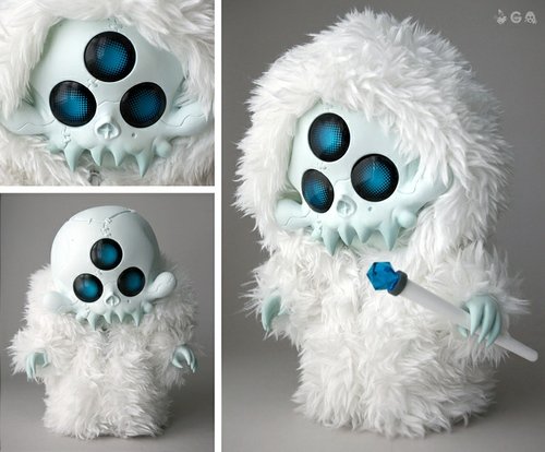 TERROR BOYS GOHSTBAT [YETI WIZRD - NORTHERN] figure by Brandt Peters X Ferg, produced by Playge. Front view.