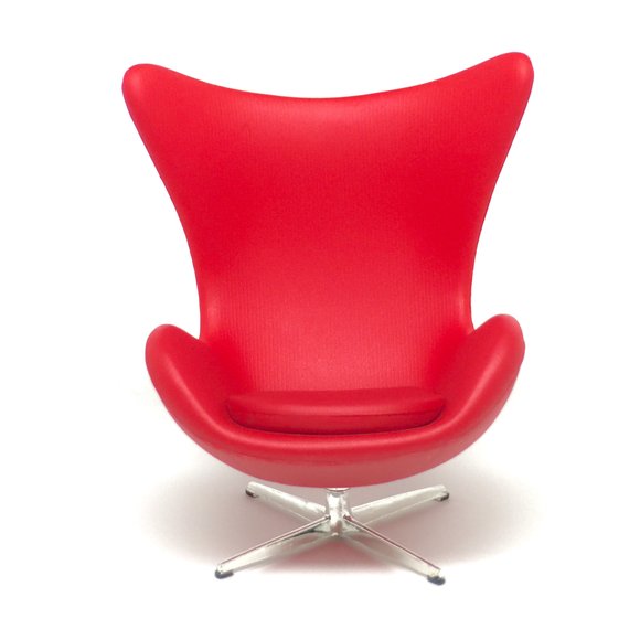 The Egg Chair figure by Arne Jacobsen, produced by Reac Japan. Front view.