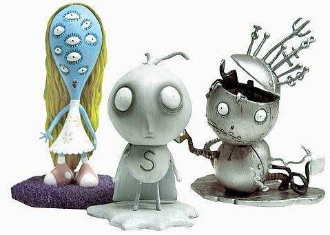 The Girl with Many Eyes figure by Tim Burton, produced by Dark Horse. Front view.