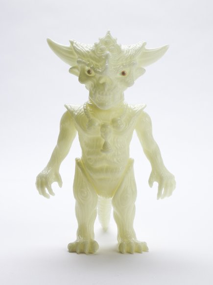 THE HALLOW GLOW APALALA figure by Toby Dutkiewicz, produced by Devils Head Productions. Front view.