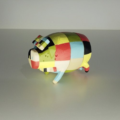 The Pig figure by Michael Lau, produced by Crazysmiles. Front view.