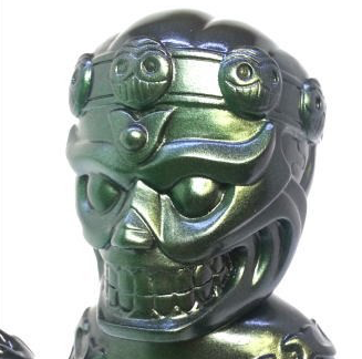 Tibe - Black / Green Metal Spray figure by Magical Design (Hideo Uchiyama) X Teddy Maker, produced by Algangu. Detail view.