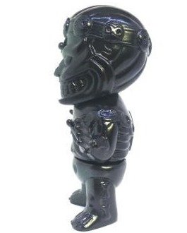 Tibe - Black / Green Metal Spray figure by Magical Design (Hideo Uchiyama) X Teddy Maker, produced by Algangu. Side view.