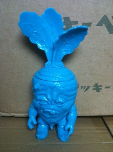 Deadbeet - Early Blue, SDCC 12 figure by Scott Tolleson. Front view.