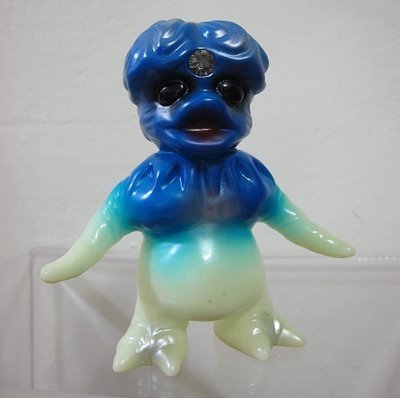 Nougaki - GID w/ Blue LB 07 figure by Naoki Koiwa, produced by Cronic. Front view.