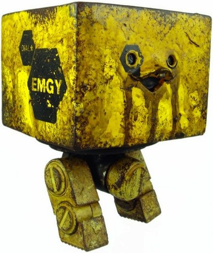 EMGY Square figure by Ashley Wood, produced by Threea. Front view.