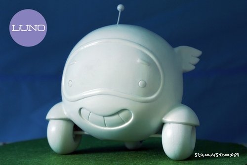 Luno - Kickstarter Exclusive figure by Sergey Safonov. Front view.