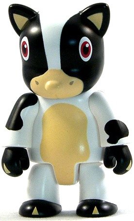 Dairy Cat figure by Sandy Gin, produced by Toy2R. Front view.