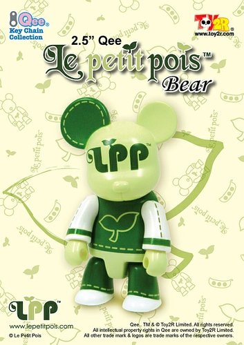 Le petit pois figure, produced by Toy2R. Front view.
