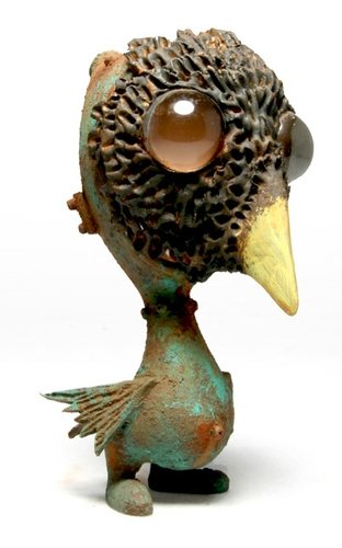 Bird Skelve figure by Drilone. Front view.
