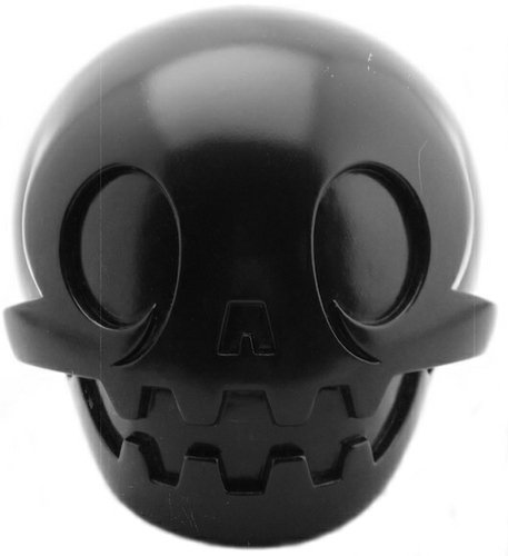 Calaverita - Black figure by The Beast Brothers. Front view.