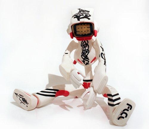 FLCL Canti - SDCC Exclusive figure by Jeremy Madl (Mad), produced by Kaching Brands. Front view.