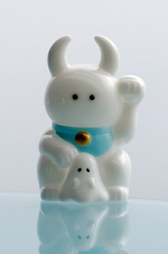 Fortune Uamou - White/Blue figure by Ayako Takagi, produced by Uamou & Realxhead. Front view.