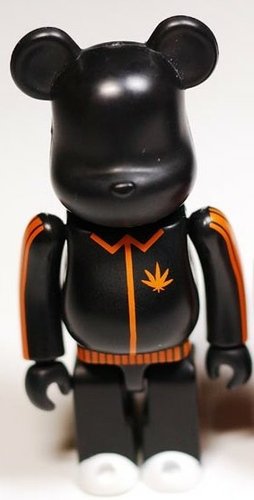 Lazy Mutha Fucka Be@rbrick 100% figure by Prodip, produced by Medicom Toy. Front view.