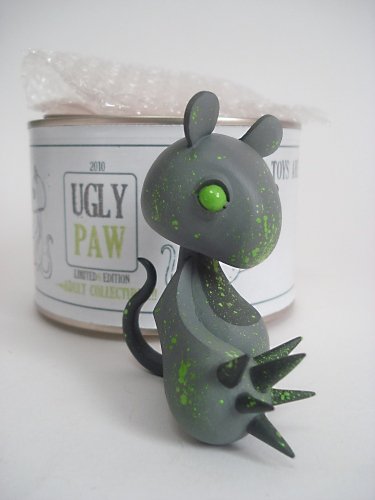 UglyPaw (2010) figure by Alexandr BudKin. Front view.