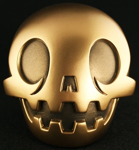 Gold New Year Calaverita figure by The Beast Brothers. Front view.