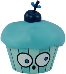 Miss Cupcake figure by Olive47, produced by Dreamland Toyworks. Front view.