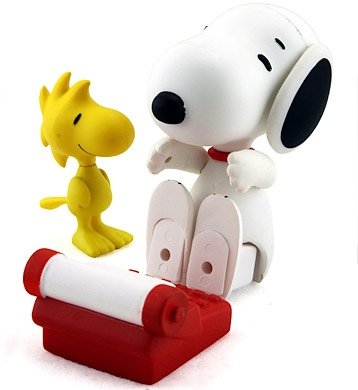 Snoopy Showcase Vol.01 figure by Charles Schulz, produced by Medicom Toy. Front view.