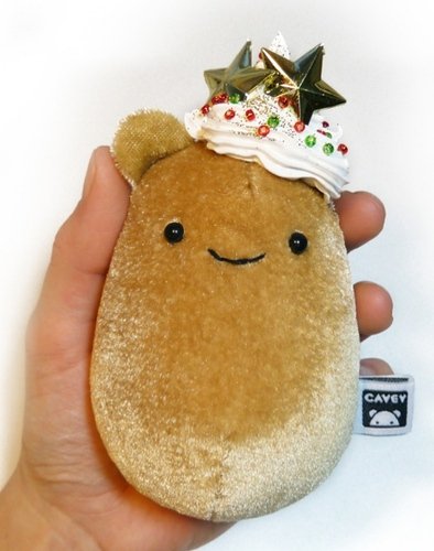Christmas Cupcake Cavey figure by A Little Stranger. Front view.