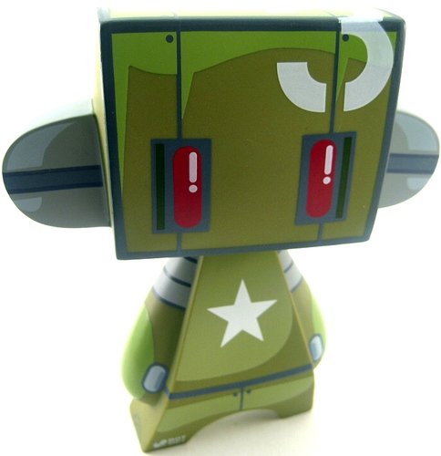 Armybot figure by Jeremy Madl (Mad), produced by Solid. Front view.