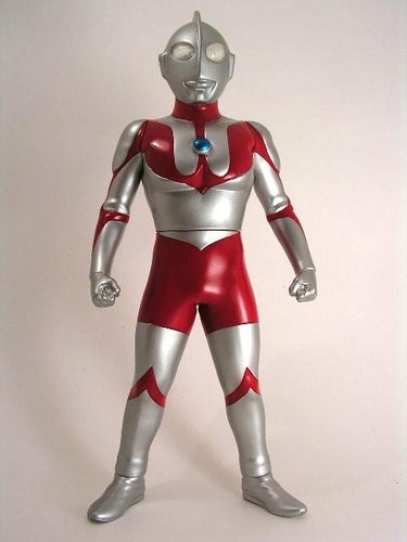 Ultraman figure, produced by Banpresto. Front view.