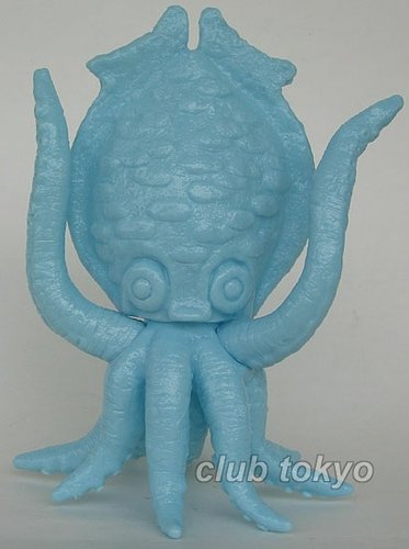Gezora Blue Unpainted figure by Yuji Nishimura, produced by M1Go. Front view.