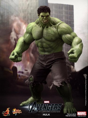 Hulk figure by Kojun & Yulli, produced by Hot Toys. Front view.