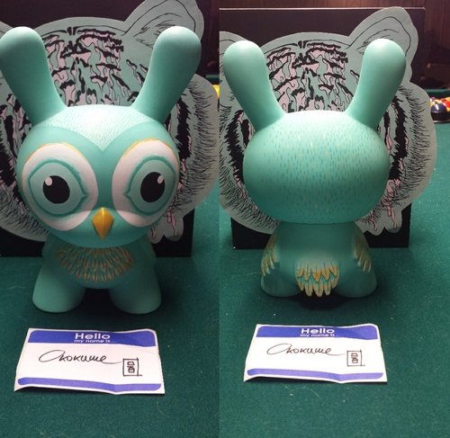Custom Owl Dunny figure by Okokume (Laura Mas). Front view.
