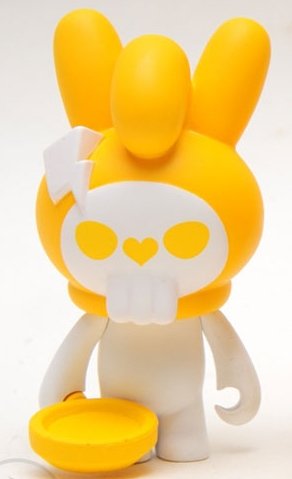 Fuluto figure by Toby Hk, produced by Kuso Vinyl. Front view.