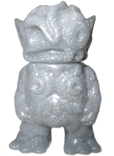 Micro Ooze Bat - Grey Pearl figure by Chanmen, produced by Gargamel. Front view.