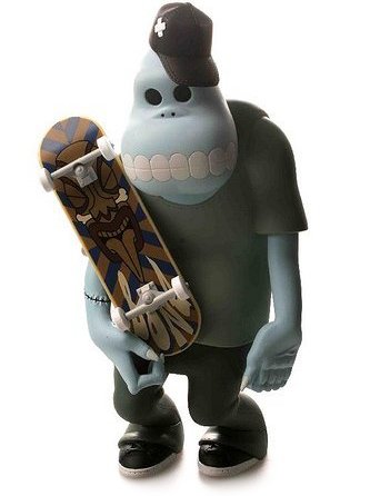 Bone - Skateboard Zombie figure by Tsuchiya Shobu, produced by Plasticapt Creations. Front view.