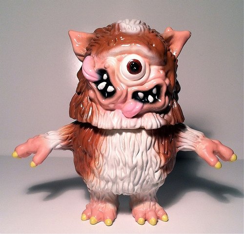 Gizmo figure by D-Lux. Front view.