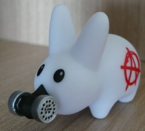 Happy Labbit  figure by Frank Kozik, produced by Kidrobot. Front view.