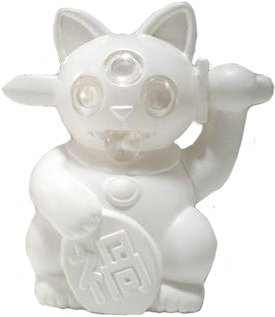 A Little Misfortune - Solid White figure by Ferg, produced by Playge. Front view.