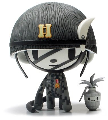 Captain Coco – Grayscale Edition figure by Tokidoki, produced by Strangeco. Front view.