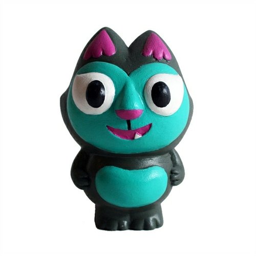 Turquoise on Olive Gray Trouble  figure by Jared Deal. Front view.