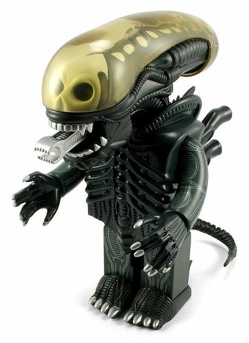 Alien Kubrick 400% figure, produced by Medicom Toy. Front view.