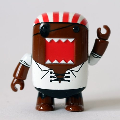 Domo Pirate (SDCC 2012 Exclusive) figure by Dark Horse Comics, produced by Toy2R. Front view.