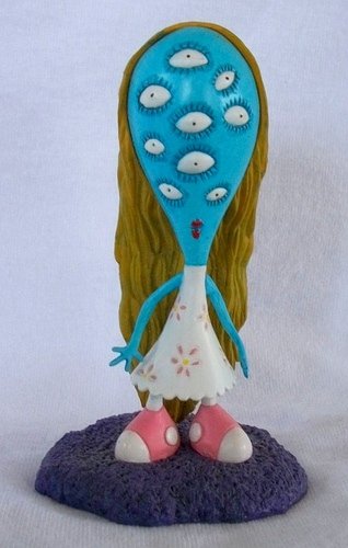 The Girl with Many Eyes figure by Tim Burton, produced by Dark Horse. Front view.
