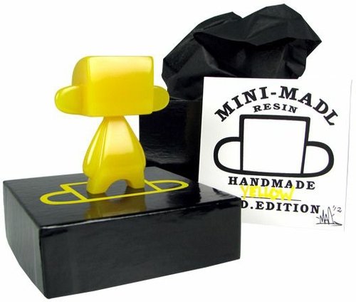 Mini-MADL Resin - Yellow figure by Jeremy Madl (Mad), produced by Mad Toy Design. Front view.