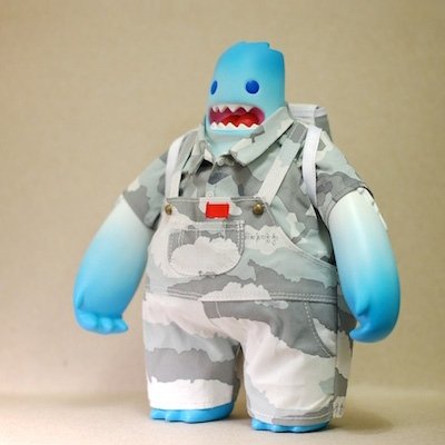 Mantra Bill Yeti by Frank Kozik figure by David Lanham, produced by Strangekiss. Front view.
